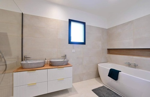 Les Plans House | Maison Spacieuse Avec Piscine - Wifi