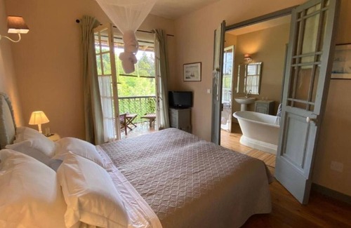 Casseneuil House | Maison Surplombant la Rivière Dans Lancien Bourg Médiéval