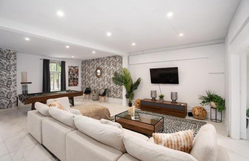 Gay Village Apartment | Maison Tiffany- Downtown