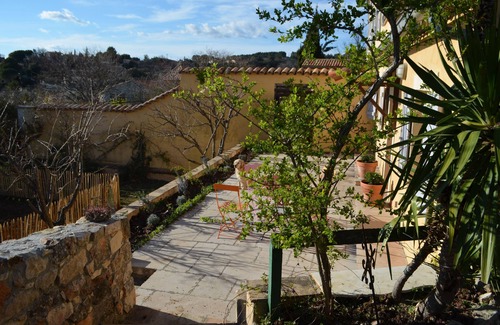 Aups Cottage | Maisonette on the edge of the medieval village of Aups