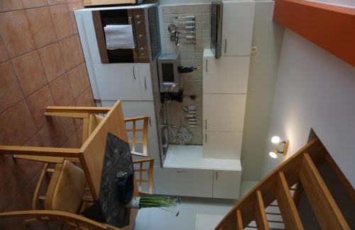 Rheinsberg Apartment | Maisonettewohnung Mit Wendeltreppe Zum Schlafbereich Und Kleiner Eingangsterrasse Im Nebengebäude