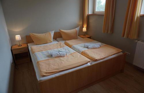 Rheinsberg Apartment | Maisonettewohnung Mit Wendeltreppe Zum Schlafbereich Und Kleiner Eingangsterrasse Im Nebengebäude