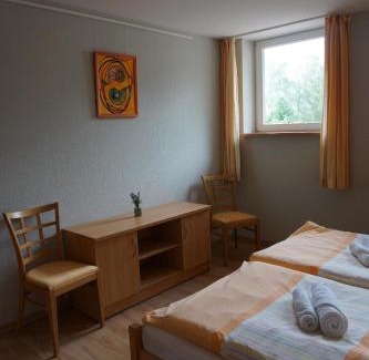 Rheinsberg Apartment | Maisonettewohnung Mit Wendeltreppe Zum Schlafbereich Und Kleiner Eingangsterrasse Im Nebengebäude