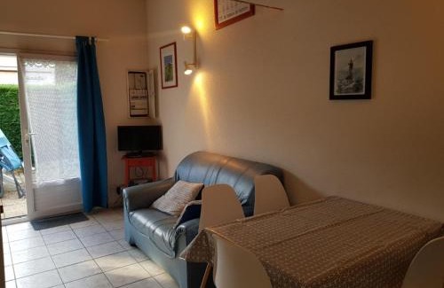 La Tranche-sur-Mer House | Maisonnette 450m de la plage avec piscine et parking à La Tranche-sur-Mer - FR-1-194-184