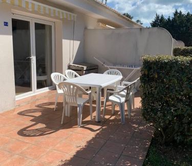 Saint-Georges-d'Oleron House | Maisonnette La Coti H5 avec piscine intérieure chauffée, à 400 m de la plage et ménage de fin séjour compris
