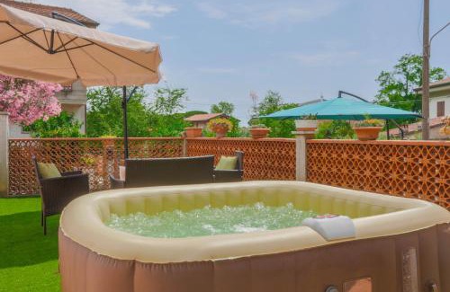 Massa Apartment | MaisonTuscany - Jacuzzi