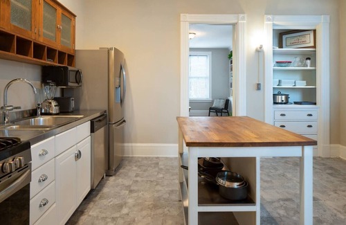 Walnut Hills Apartment | Majestic and Spacious 3 Bdrm 2 Bath Near Eden Park