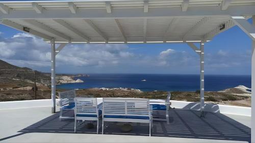Mandrakia House | Majestic Blue
