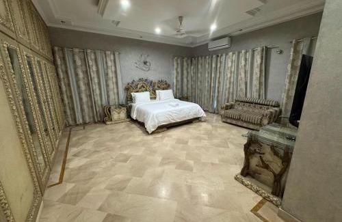 D.H.A. House | Majestic BnB