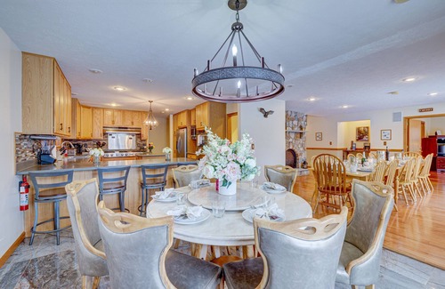 White Haven Other | Majestic Cabin near all attractions Private Pool-Hot tub-Sauna-Theater-Game Room