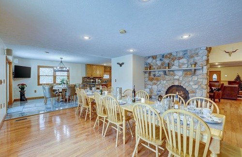 White Haven Other | Majestic Cabin near all attractions Private Pool-Hot tub-Sauna-Theater-Game Room