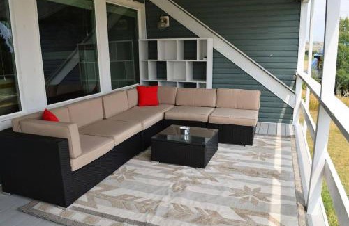 Garden City House | Majestic Cabin overlooking the Lake!