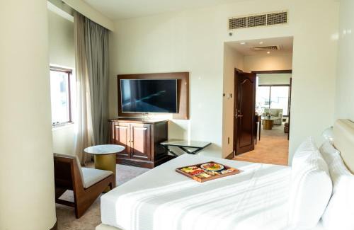 Garhoud Hotel | Majestic Cove Hotel - Formerly Le Méridien Fairway