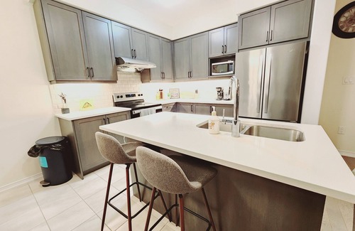 Thorold House | Majestic Elegance at The Falls-15 min to Niagara Falls