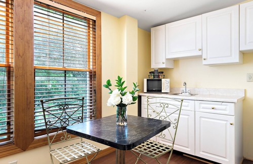 Ocean Grove Bed & Breakfast | Majestic Hotel