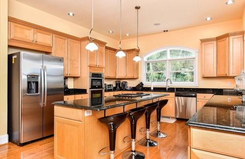 York House | Majestic Lake Estate + Views, Outdoor Fireplace, Dock ⛵💖