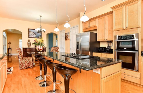 York House | Majestic Lake Estate + Views, Outdoor Fireplace, Dock ⛵💖
