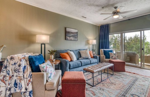 Table Rock Condo | Majestic Lakeside Hideaway