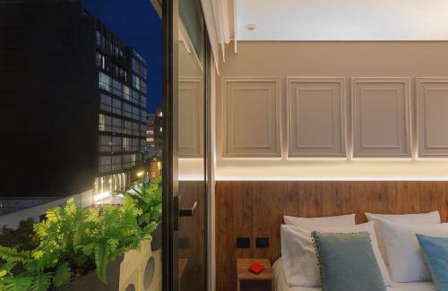 Antiguo Country Apartment | Majestic Loft with Balcony