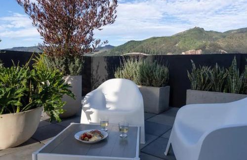 Antiguo Country Apartment | Majestic Loft with Balcony