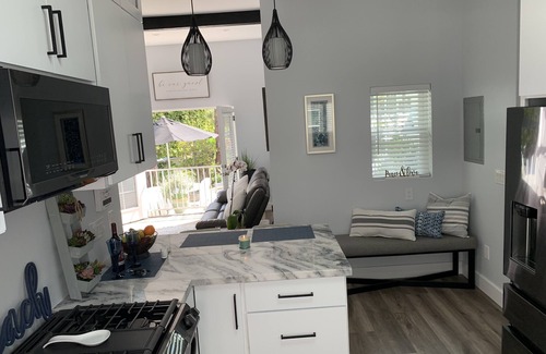 Marina Peninsula House | Majestic Marina Beach Bungalow