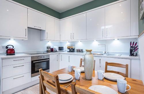 Brondesbury Apartment | Majestic Modern Flat in the heart of London