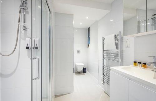 Brondesbury Apartment | Majestic Modern Flat in the heart of London