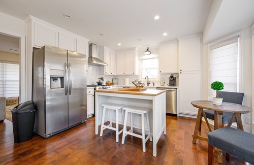 Woodstock House | Majestic Modern Home Quick Access to DT Woodstock