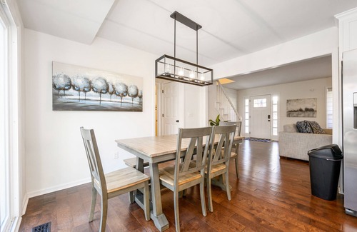 Woodstock House | Majestic Modern Home Quick Access to DT Woodstock