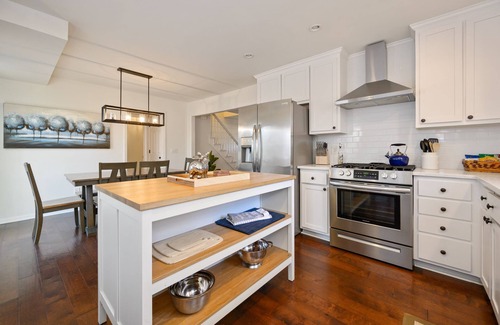 Woodstock House | Majestic Modern Home Quick Access to DT Woodstock