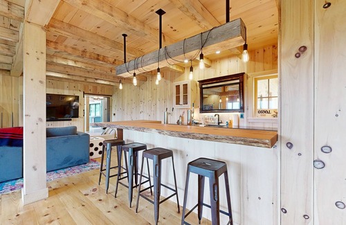 Chester House | Majestic mountain escape, 4BR, stunning views, hot tub, fireplace, BBQ, w&d