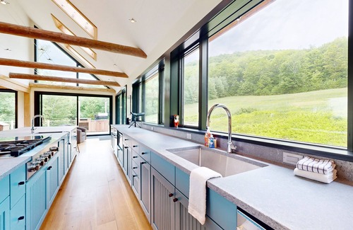 Chester House | Majestic mountain escape, 4BR, stunning views, hot tub, fireplace, BBQ, w&d