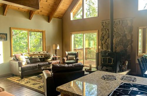 Arnold House | Majestic Mountain