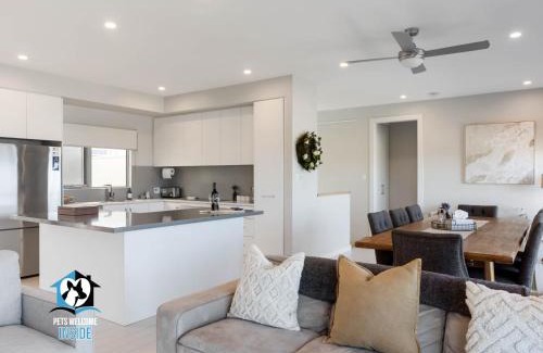 Goolwa Beach House | Majestic Ocean Views in Architectural 3BR House