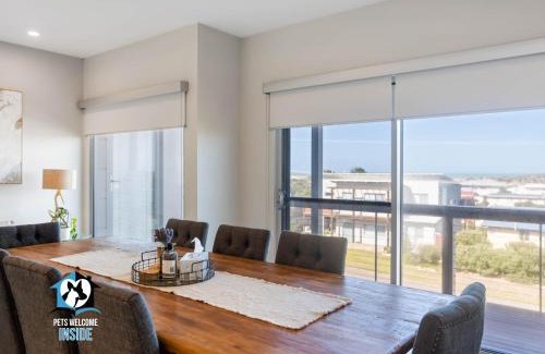Goolwa Beach House | Majestic Ocean Views in Architectural 3BR House