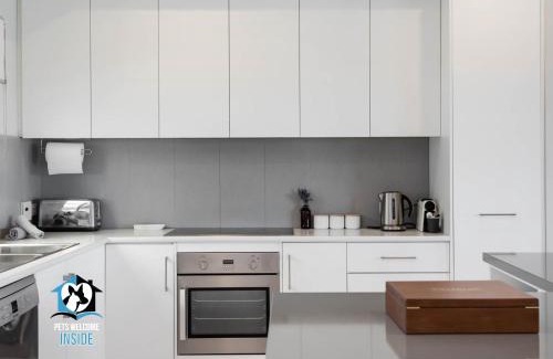 Goolwa Beach House | Majestic Ocean Views in Architectural 3BR House