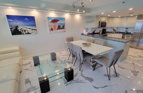La Gorce Apartment | Majestic Oceanfront 3 Bedroom Views Every Room Large Corner Apartment - 901
