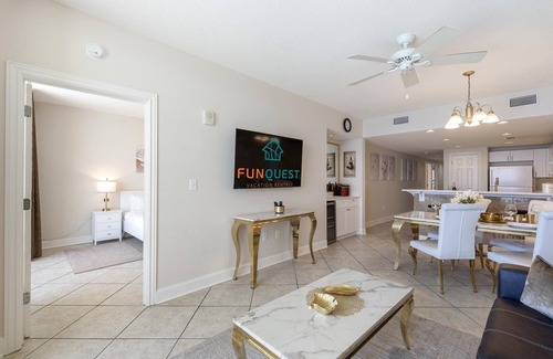 Long Beach House | Majestic T2 - 1606