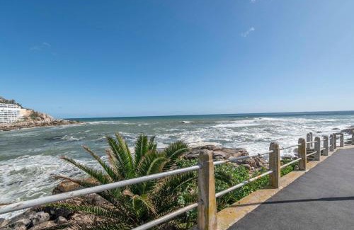 Bantry Bay Apartment | Majestic Views in Bantry Bay Gem