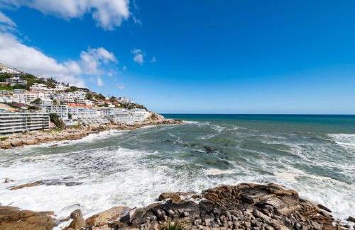 Bantry Bay Apartment | Majestic Views in Bantry Bay Gem
