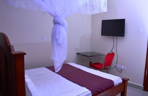Kampala Hotel | Mak-Queen Hotel