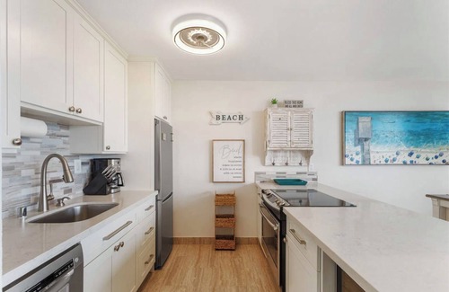 Makaha Valley Condo | Makaha Ocean View - 2 bedroom, 1 bath - family friendly