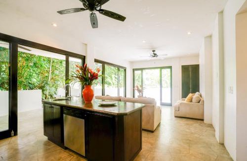 Ballena Apartment | Makara Suite Mariposa Ground Floor