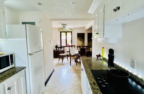 Porters House | Make Dreams at Mango Crescent