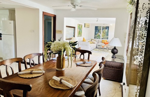 Porters House | Make Dreams at Mango Crescent
