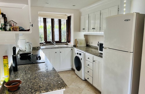 Porters House | Make Dreams at Mango Crescent