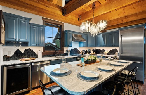 Whitefish Ski Chalet | Make Memories at this luxe treehouse; hot tub; PS5; direct trail/slope access