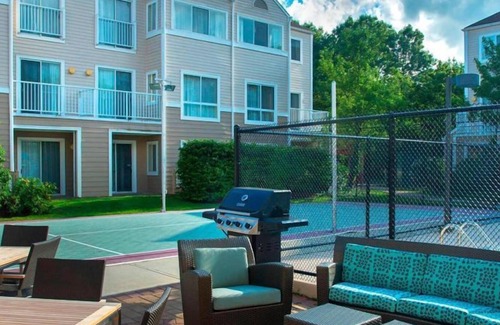 Westborough House | Make Your Trip All The More Enjoyable! Free Parking, Pets Allowed, Onsite Pool