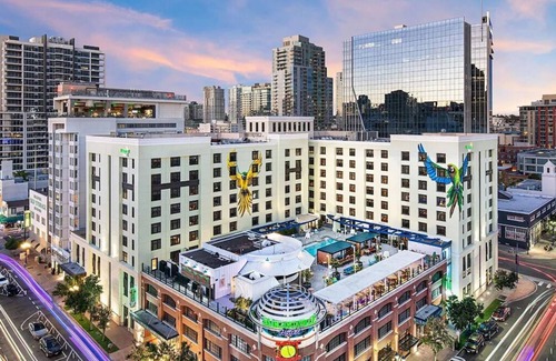 East Village Hotel | Make Your Trip More Enjoyable! Rooftop Pool, Parking, Pets Allowed!