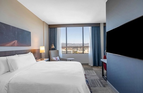Emeryville Hotel | Make Your Trip More Enjoyable! Parking, Pets Allowed, Near Shorebird Park!